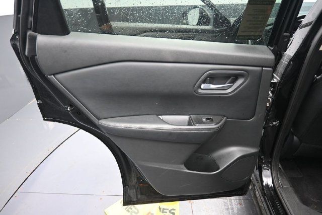 Used 2025 Nissan Rogue SV AWD/4WD image 30