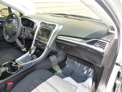 Used 2016 Ford Fusion SE FWD image 37