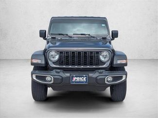 Used 2024 Jeep Gladiator Sport AWD/4WD video 2