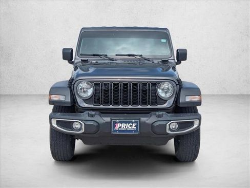 Used 2024 Jeep Gladiator Sport AWD/4WD image 2