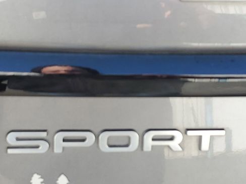 Used 2017 Land Rover Discovery Sport SE image 7