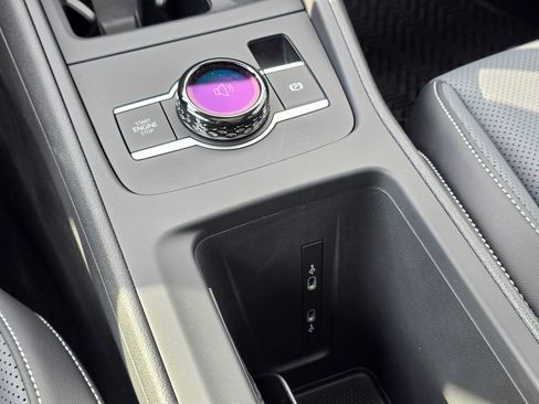 New 2025 Volkswagen Tiguan SE image 31