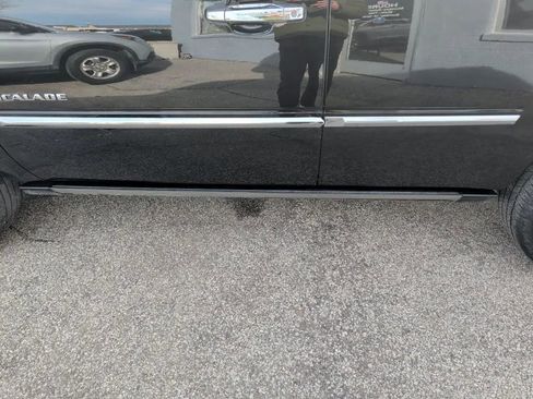 Used 2014 Cadillac Escalade Premium image 31