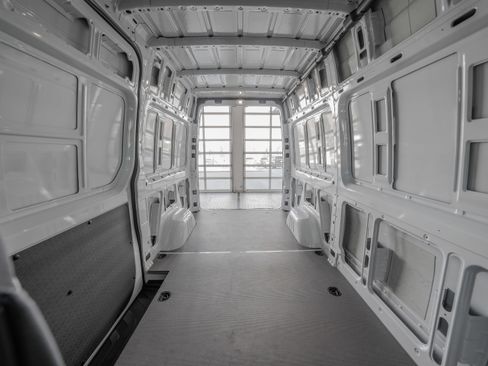 Used 2025 Mercedes-Benz Sprinter 2500 image 27