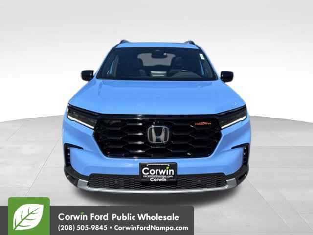 Used 2025 Honda Pilot TrailSport image 2