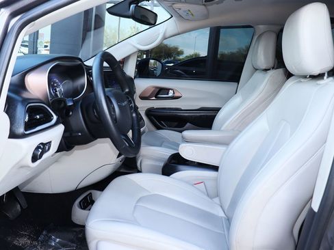 Used 2021 Chrysler Voyager Lxi image 42