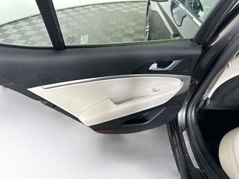 Used 2025 Genesis G70 2.5T image 26