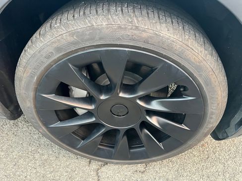 Used 2024 Tesla Model Y Long Range image 30