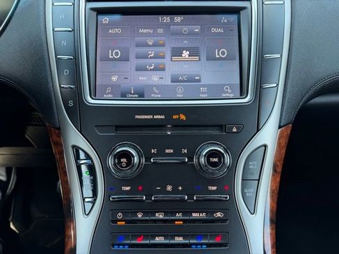 Used 2020 Lincoln Nautilus Reserve w/ Monochromatic Package AWD/4WD image 23