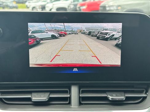 Certified 2025 Chevrolet Trax LT FWD image 21