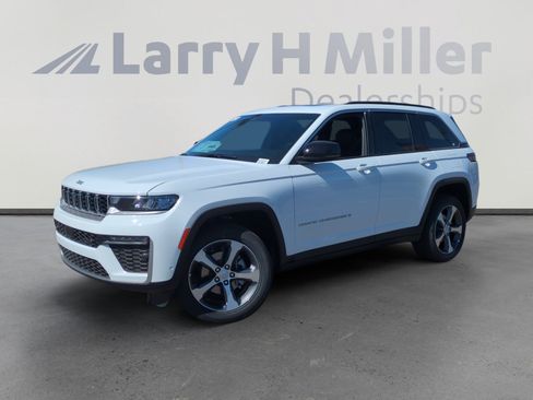 New 2026 Jeep Grand Cherokee Limited w/ Luxury Tech Group II AWD/4WD image 1