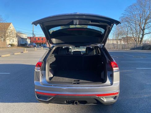 Used 2024 Volkswagen Atlas Cross Sport SE image 24