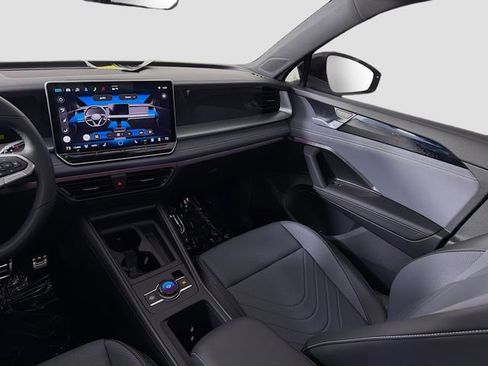 New 2025 Volkswagen Tiguan SE R-Line image 24