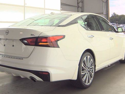 Used 2023 Nissan Altima 2.5 SL FWD image 3