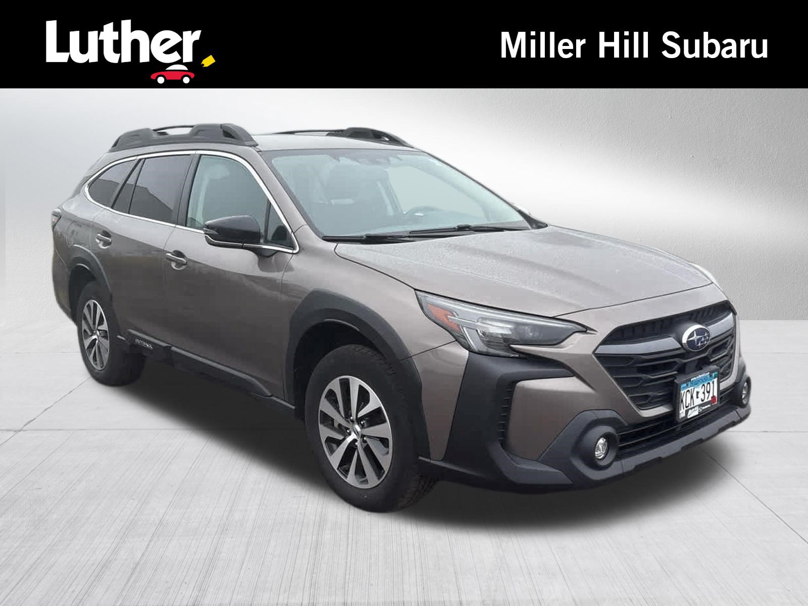 Used 2024 Subaru Outback Premium AWD/4WD image 1