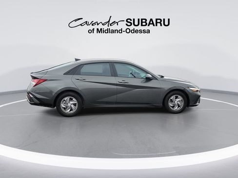 Used 2024 Hyundai Elantra SE FWD image 9