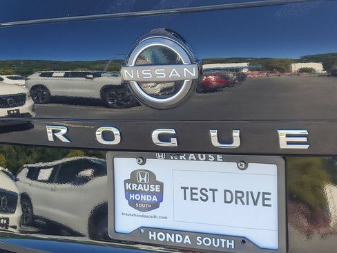 Used 2023 Nissan Rogue S FWD image 8