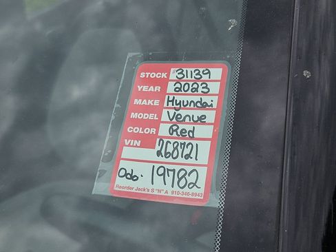 Used 2023 Hyundai Venue SEL FWD image 10