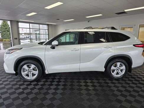 Used 2022 Toyota Highlander L image 6