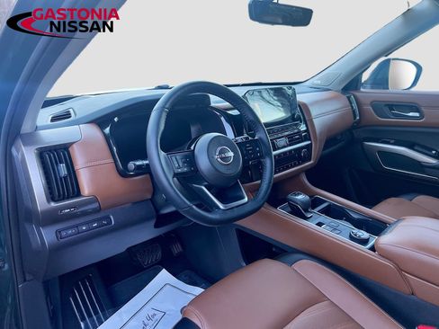 Used 2024 Nissan Pathfinder Platinum w/ Cargo Package image 11