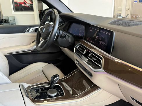Used 2019 BMW X5 xDrive50i w/ M Sport Package AWD/4WD image 24