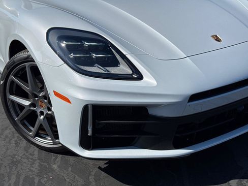 Used 2025 Porsche Panamera image 3