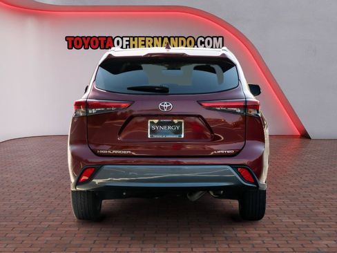 Used 2023 Toyota Highlander Limited FWD image 6