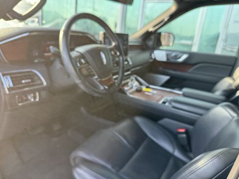 Used 2023 Lincoln Navigator Reserve AWD/4WD image 6