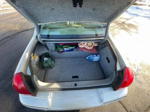 Used 2003 Lincoln Town Car Cartier image 23