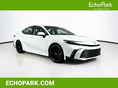 Used 2026 Toyota Camry SE FWD image 1
