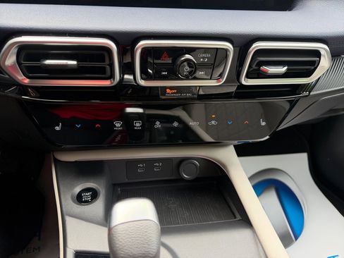 New 2026 Nissan Sentra SL w/ Floor Mat Package FWD image 18
