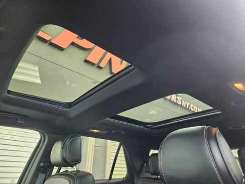 Used 2016 Ford Explorer Platinum image 11