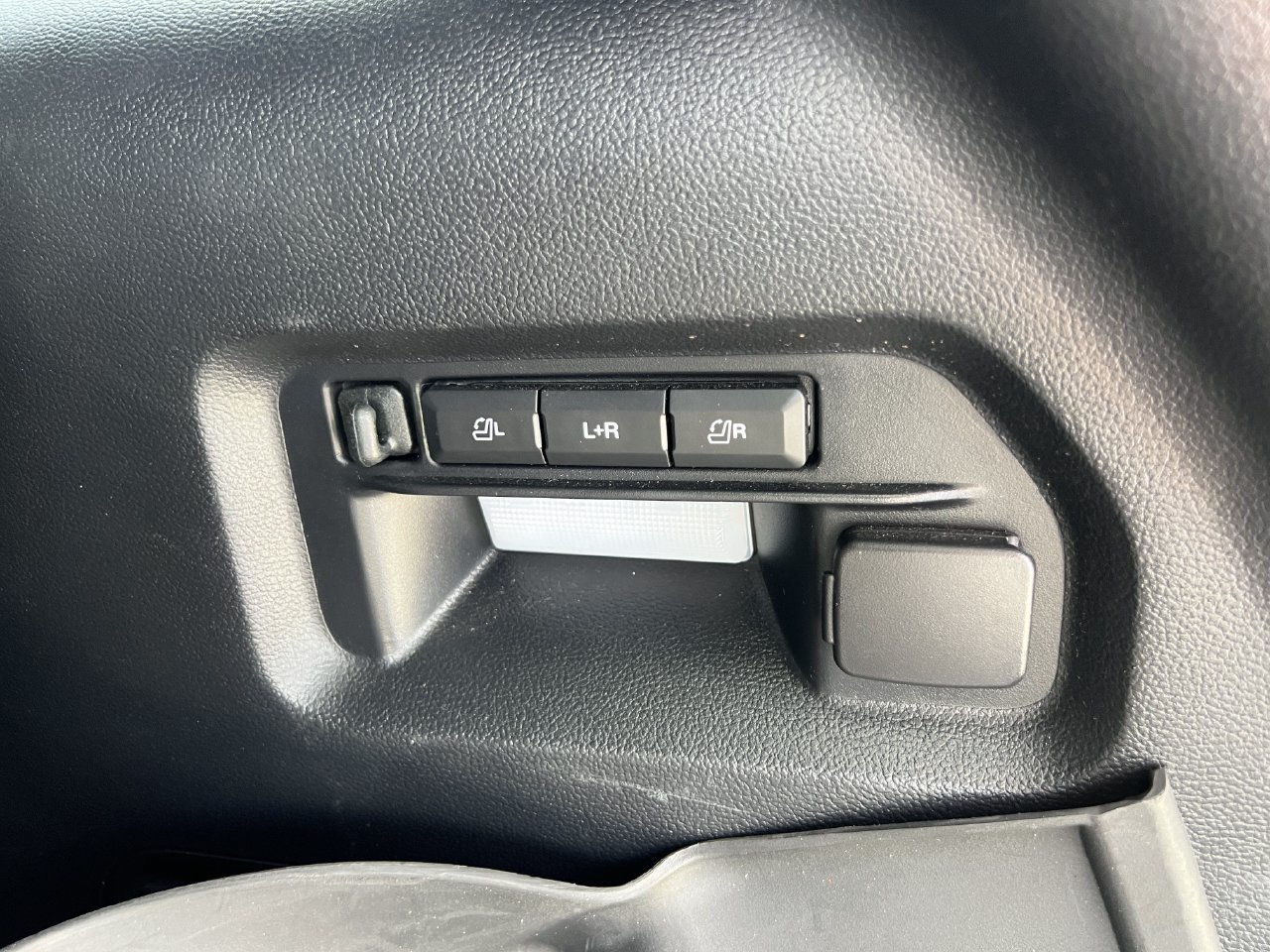 Used 2022 Ford Explorer Platinum w/ Equipment Group 601A RWD image 28