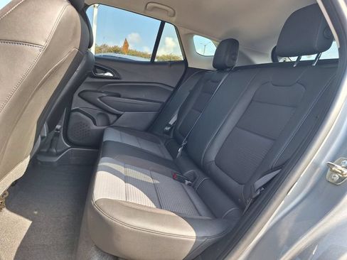 Used 2025 Chevrolet Trax LT FWD image 21