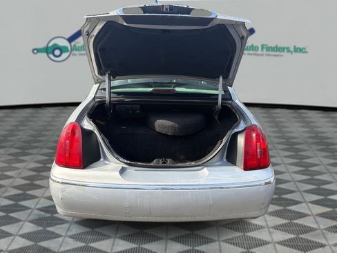 Used 2001 Lincoln Town Car Executive image 13