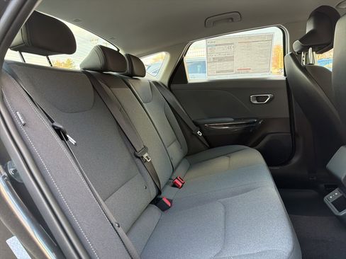 New 2025 Kia K4 LXS image 16