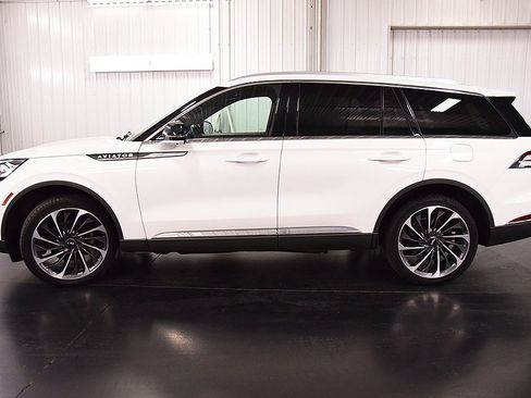 Used 2022 Lincoln Aviator Reserve w/ Equipment Group 201A image 4