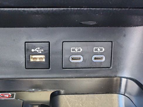 Used 2025 Toyota Camry SE image 23