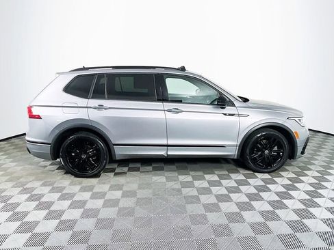 Used 2022 Volkswagen Tiguan SE R-Line FWD image 9