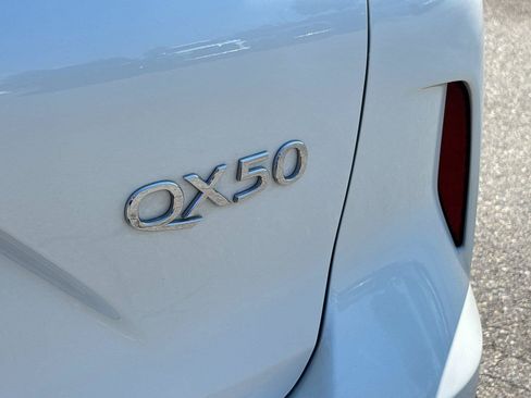 Used 2025 INFINITI QX50 Luxe AWD/4WD image 11
