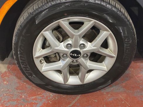 Used 2025 Kia Soul LX w/ LX Technology Package FWD image 24