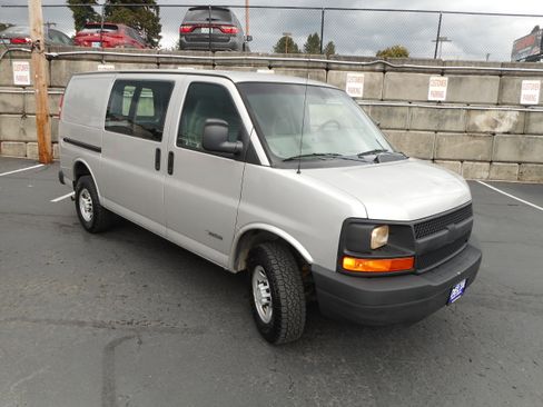 Used 2006 Chevrolet Express 2500 w/ Power and Light Package RWD image 3