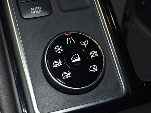 Used 2025 Nissan Pathfinder SV AWD/4WD image 16