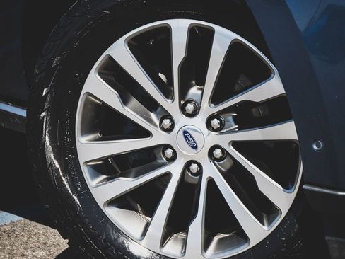 Used 2018 Ford Expedition Limited w/ Equipment Group 301A AWD/4WD image 34