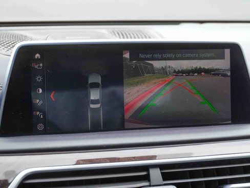 Used 2019 BMW 740i w/ Executive Package image 27