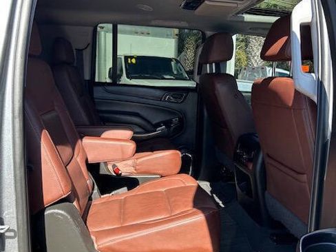 Used 2019 Chevrolet Suburban Premier w/ Premier Plus Edition image 25
