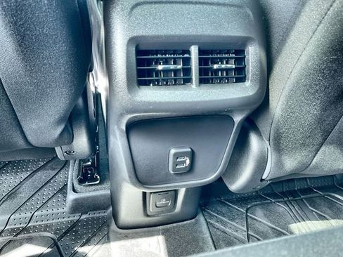 Certified 2023 Chevrolet Equinox LT FWD image 21