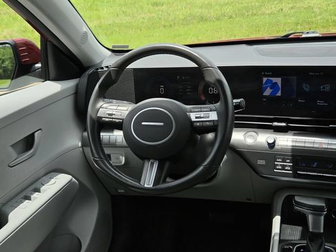Used 2025 Hyundai Kona SEL FWD image 11