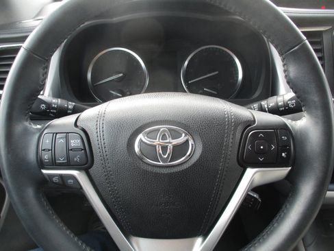 Used 2016 Toyota Highlander XLE image 21
