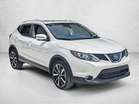 Used 2019 Nissan Rogue Sport SL w/ Premium Package FWD image 3